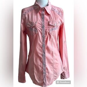 Grace in La long size S, long sleeve snap up embroidered pink-peach/white top